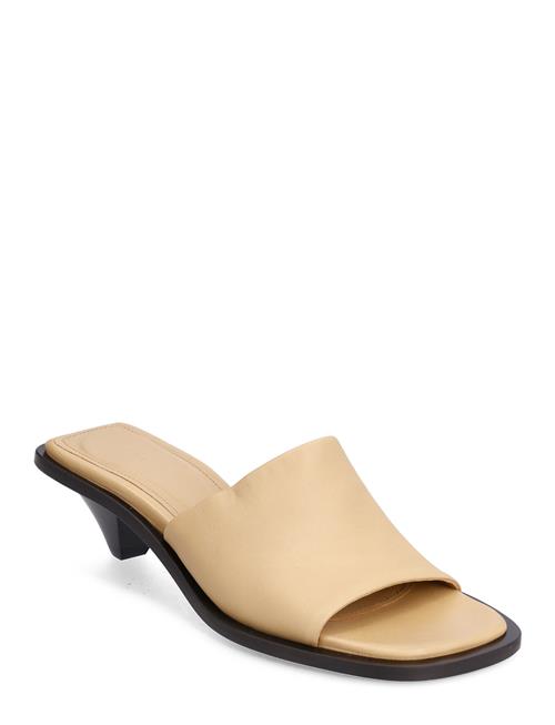 Se Filippa K Naima Mid Heel Sandal Filippa K Beige ved Booztlet