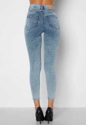 Se BUBBLEROOM Sandy Highwaist Superstretch Light denim 40 ved Bubbleroom