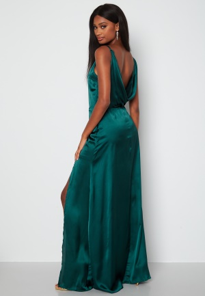 Se Bubbleroom Occasion Laylani Satin Gown Dark green 44 ved Bubbleroom