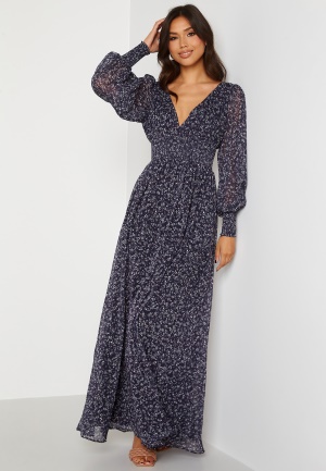 Se Goddiva Ditsy Long Sleeve Shirred Maxi Dress Navy S (UK10) ved Bubbleroom