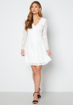 Se Bubbleroom Occasion Stephanie dress White 42 ved Bubbleroom