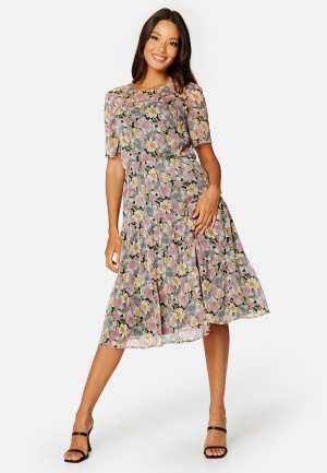 Se Bubbleroom Occasion Brie Midi Dress Black / Floral 34 ved Bubbleroom