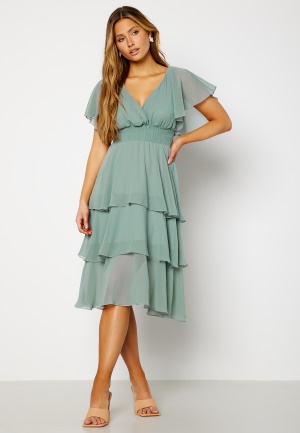 Se Goddiva Flutter Tiered Midi Dress Sage Green XS (UK8) ved Bubbleroom