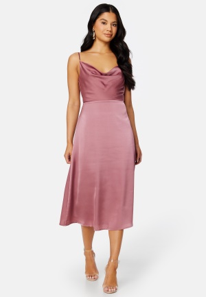 Se Bubbleroom Occasion Marion Waterfall Midi dress Old rose 46 ved Bubbleroom