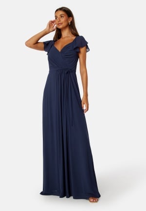 Se Bubbleroom Occasion Butterfly Sleeve Draped Chiffon Gown Navy 34 ved Bubbleroom