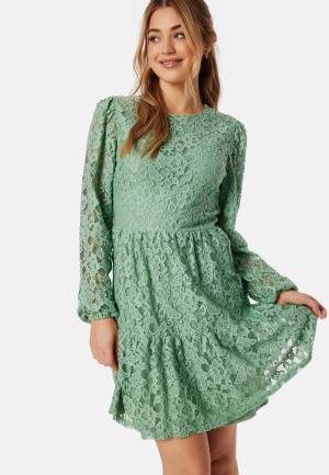 Se BUBBLEROOM Blanca lace dress Dusty green 34 ved Bubbleroom