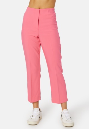 Se VERO MODA Sandy HR Crease Kick Flare Pant Hot Pink S/32 ved Bubbleroom