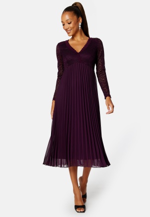 Se Happy Holly Henley Dress Plum 40/42 ved Bubbleroom