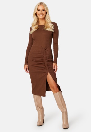 Se VILA Ribena L/S Slit Midi Dress Chocolate Fondant L ved Bubbleroom