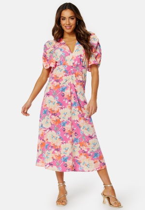 Se Bubbleroom Occasion Neala Puff Sleeve Dress Pink / Floral 34 ved Bubbleroom