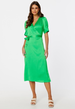 Se VILA Naria S/S Wrap Midi Dress Green Bee 36 ved Bubbleroom