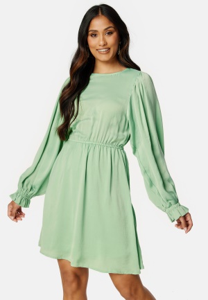 Se BUBBLEROOM Fiorella Dress Dusty green XS ved Bubbleroom