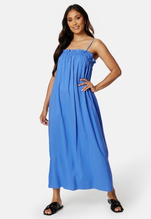 Se ONLY Mia Slip Dress Dazzling Blue XL ved Bubbleroom