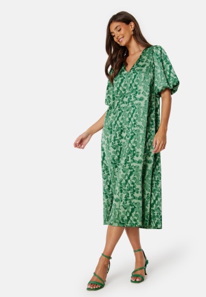 Se Bubbleroom Occasion Senita Dress Green / Patterned S ved Bubbleroom