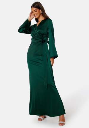 Se Bubbleroom Occasion Malia Satin Gown Dark green 34 ved Bubbleroom