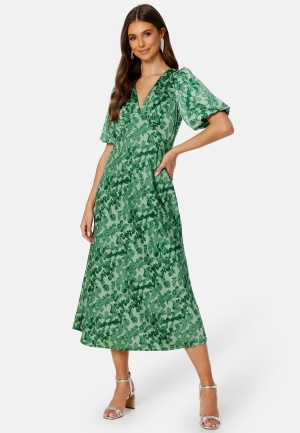 Se Bubbleroom Occasion Yvie Dress Green / Patterned 40 ved Bubbleroom