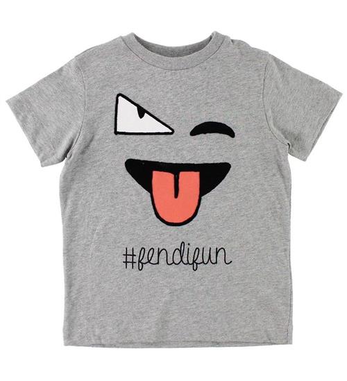 Se Fendi Fendi Kids T-shirt - GrÃ¥meleret m. Ansigt ved KidsWorld