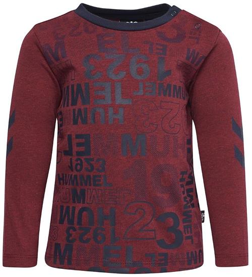 Se Hummel Bluse - HMLDerrick - Bordeaux m. Print ved KidsWorld