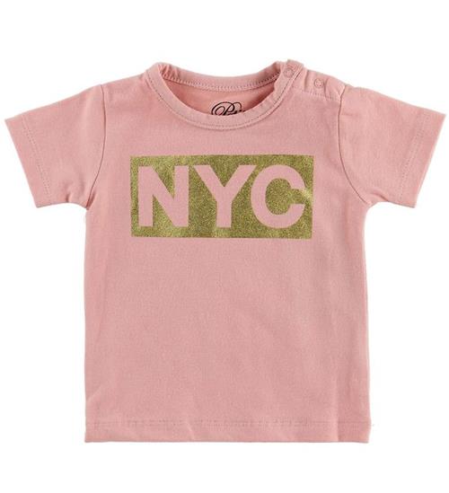 Se Petit by Sofie Schnoor T-shirt - NYC - Rosa m. NYC ved KidsWorld