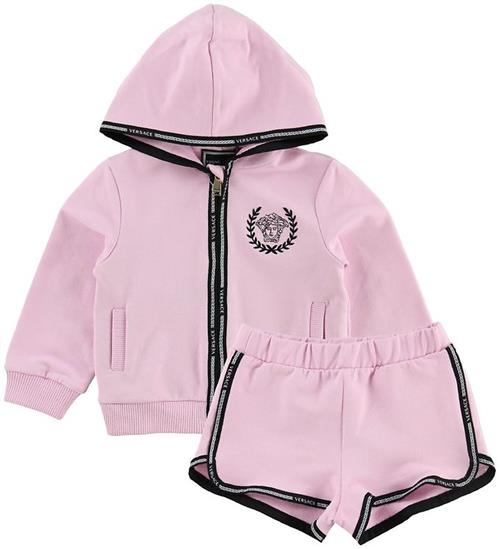 Se Versace Young Versace Cardigan/Shorts - LyserÃ¸d m. Logo ved KidsWorld