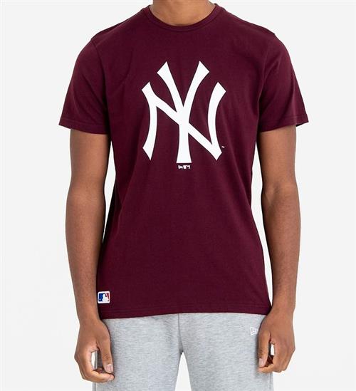 Se New Era New Era T-shirt - New Yok Yankees - Bordeaux ved KidsWorld