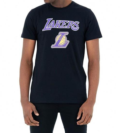 Se New Era New Era T-shirt - Lakers - Sort ved KidsWorld