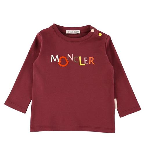 Se Moncler Bluse - Bordeaux m. Tekst ved KidsWorld