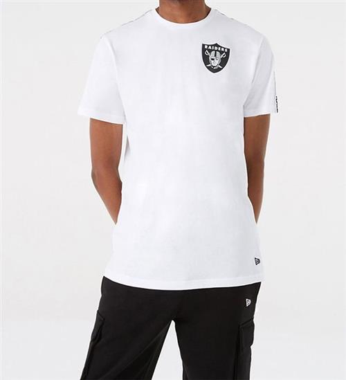 Se New Era New Era T-Shirt - Raiders - Hvid ved KidsWorld