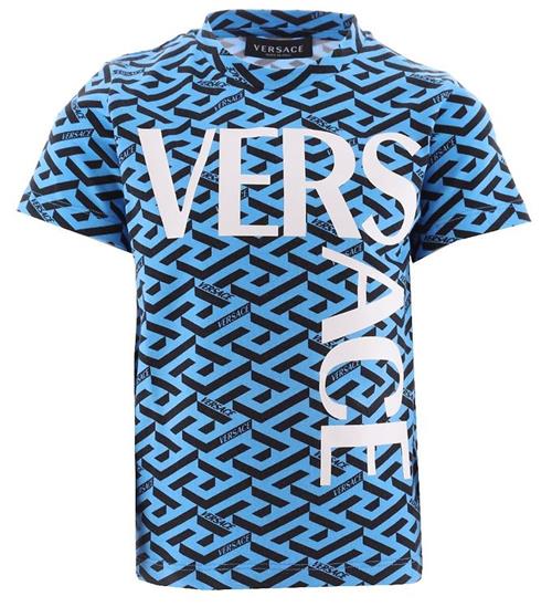 Se Versace T-shirt - Sky/Sort m. Print ved KidsWorld