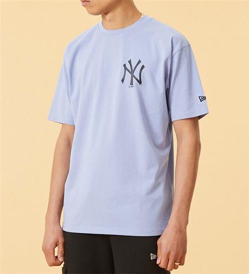 Se New Era New Era T-shirt - New York Yankees - Lilla ved KidsWorld