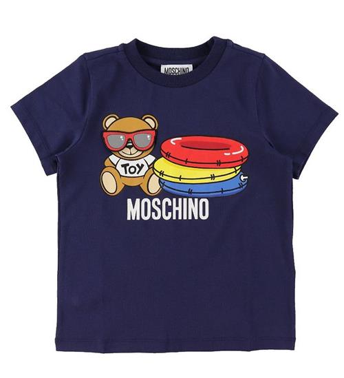 Se Moschino Moschino T-shirt - Navy m. Print ved KidsWorld