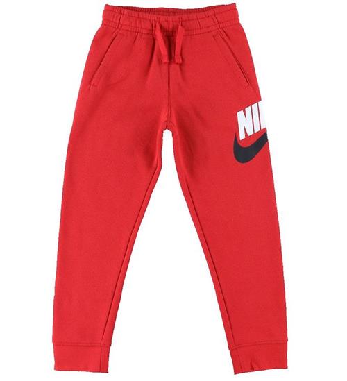 Se Nike Nike Sweatpants - Club Jogger - University Red ved KidsWorld