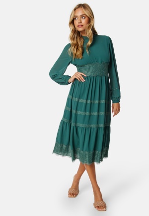 Se Bubbleroom Occasion Iris Dress Dusty green 34 ved Bubbleroom