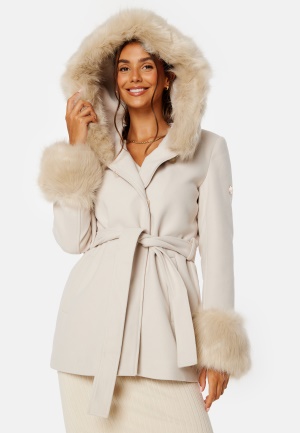 Se Hollies Olivia Coat Winter white 36 ved Bubbleroom