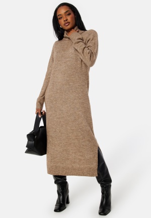 Se Pieces Juliana LS Rollneck Knit Dress Fossil XS ved Bubbleroom