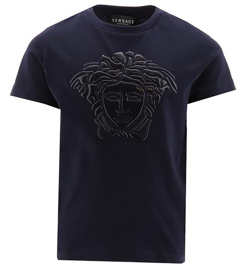 Se Versace T-shirt - Navy m. Logo ved KidsWorld