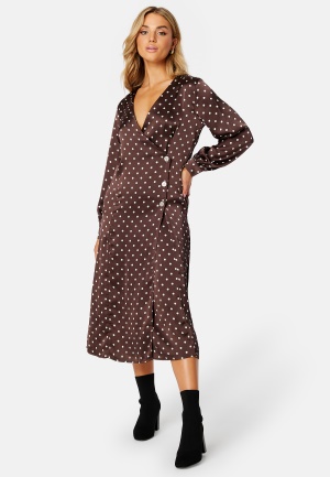 Se Object Collectors Item Sutanna L/S Wrap Dress Java AOP:Dots 36 ved Bubbleroom