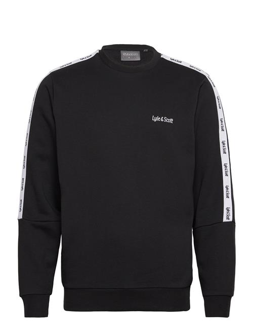 Se Lyle & Scott Sport Tape Crewneck Lyle & Scott Sport Black ved Booztlet