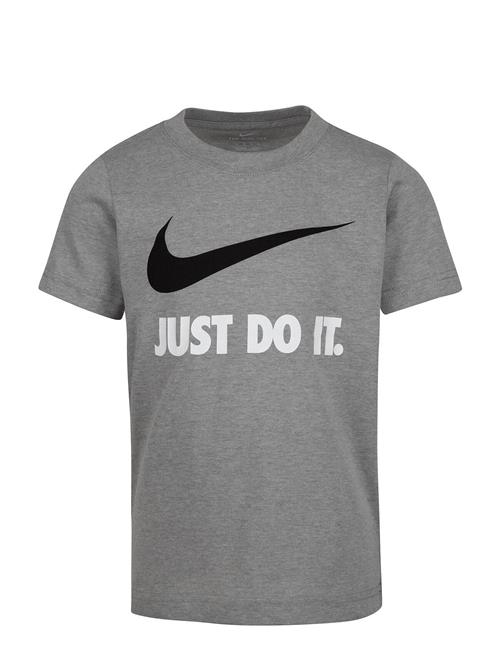 Se Nike Nike Swoosh Just Do It Tee Nike Grey ved Booztlet