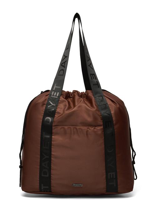 Se DAY ET Day Re-Logo Band Crease Bag M DAY ET Brown ved Booztlet