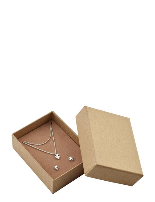 Se Pilgrim Tully Recycled Giftset, Necklace & Earstuds Pilgrim Silver ved Booztlet