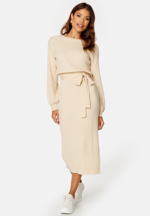 Se BUBBLEROOM Round Neck Rib Knitted Midi Dress  Light beige M ved Bubbleroom