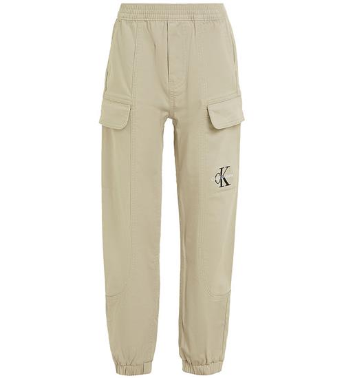 Se Calvin Klein Calvin Klein Bukser - Sateen Cargo - Plaza Taupe ved KidsWorld