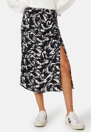 Se VILA Viboa Hia HW Midi Skirt Black Beauty AOP:Hia 38 ved Bubbleroom