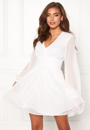 Se Bubbleroom Occasion Tie Back L/S Chiffon Dress White 46 ved Bubbleroom