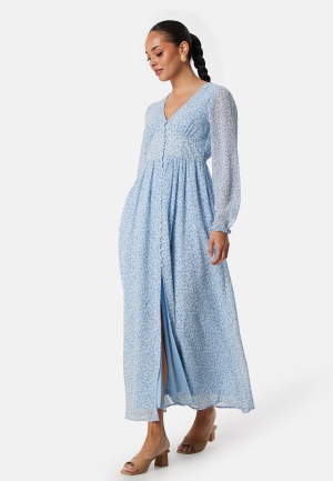 Se ONLY Amanda L/S Long Dress Cashmere Blue AOP:Al M ved Bubbleroom