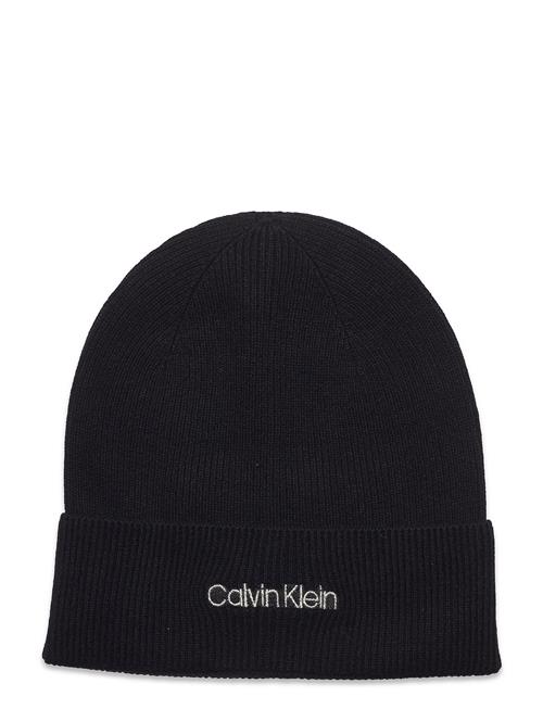 Se Calvin Klein Essential Knit Beanie Calvin Klein Black ved Booztlet