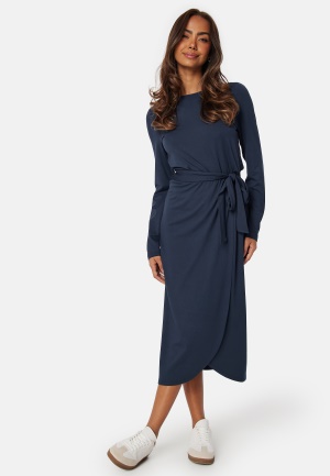 Se Happy Holly Soft Tie Dress Dark blue 32/34 ved Bubbleroom