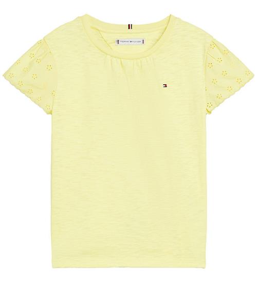 Se Tommy Hilfiger Tommy Hilfiger T-shirt - Broderie Anglaise - Yellow Tulip ved KidsWorld