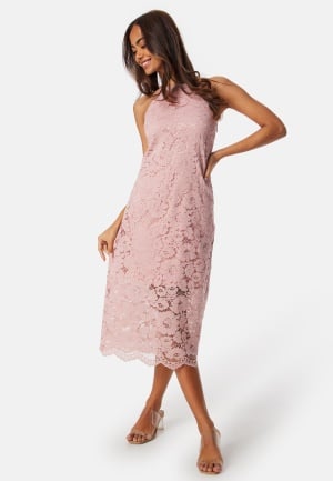 Se YAS Milda Lace Halterneck Midi Dress Pale Mauve M ved Bubbleroom